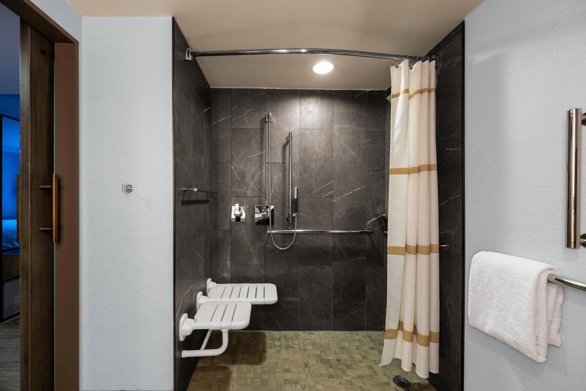 Courtyard By Marriott Chicago At Medical District-Uic Otel Dış mekan fotoğraf